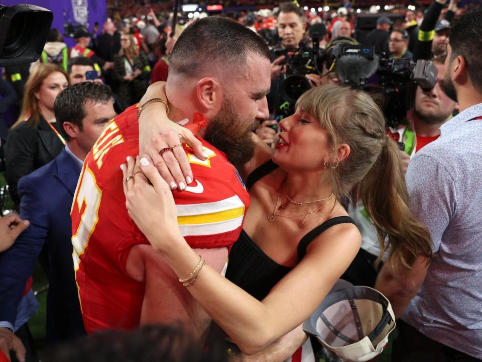 Taylor Swift and Travis Kelce embrace at the Super Bowl 2024 (Getty Images)