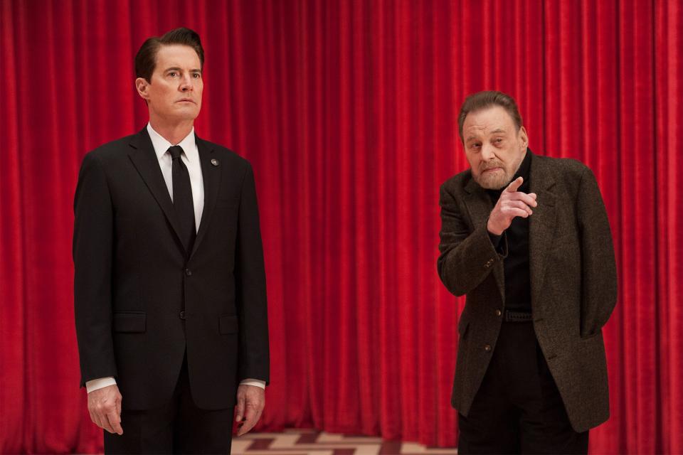 TWIN PEAKS, (from left): Kyle MacLachlan, Al Strobel in 'Part 2: The Stars Turn and a Time Presents Itself' (Season 1, ep. 102, aired May 21, 2017). photo: Suzanne Tenner / ©Showtime / courtesy Everett Collection