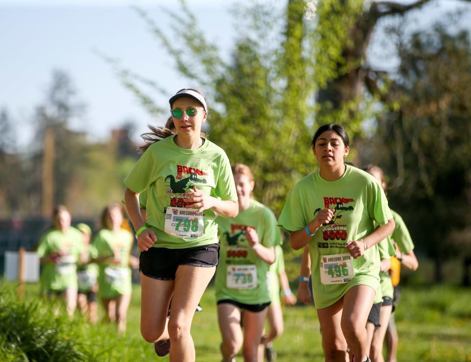 Middle and high school runners compete during the Awesome 3000 fun run.