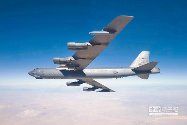 美B-52飛越南海 加劇中美緊張