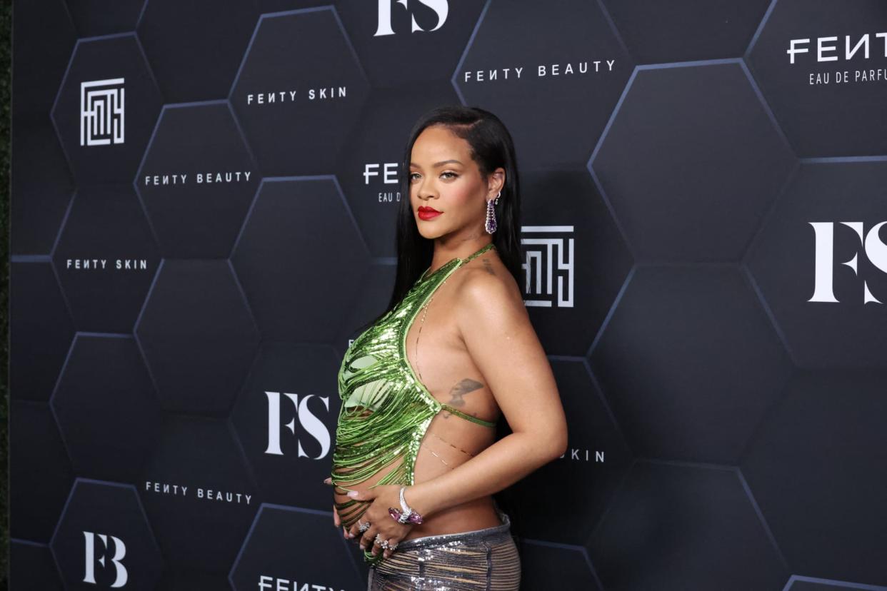 Rihanna, enceinte, à Los Angeles le 11 février 2022 - Mike Coppola / GETTY IMAGES NORTH AMERICA / AFP