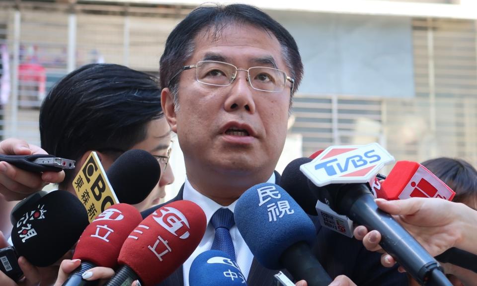 韓國瑜日前針對蔡政府的「長照2.0」制度提出批評，台南市長黃偉哲受訪時回應，長照的財務政策可以討論，但不適合當作選舉攻防。   圖：林朝億/攝 (資料照片)