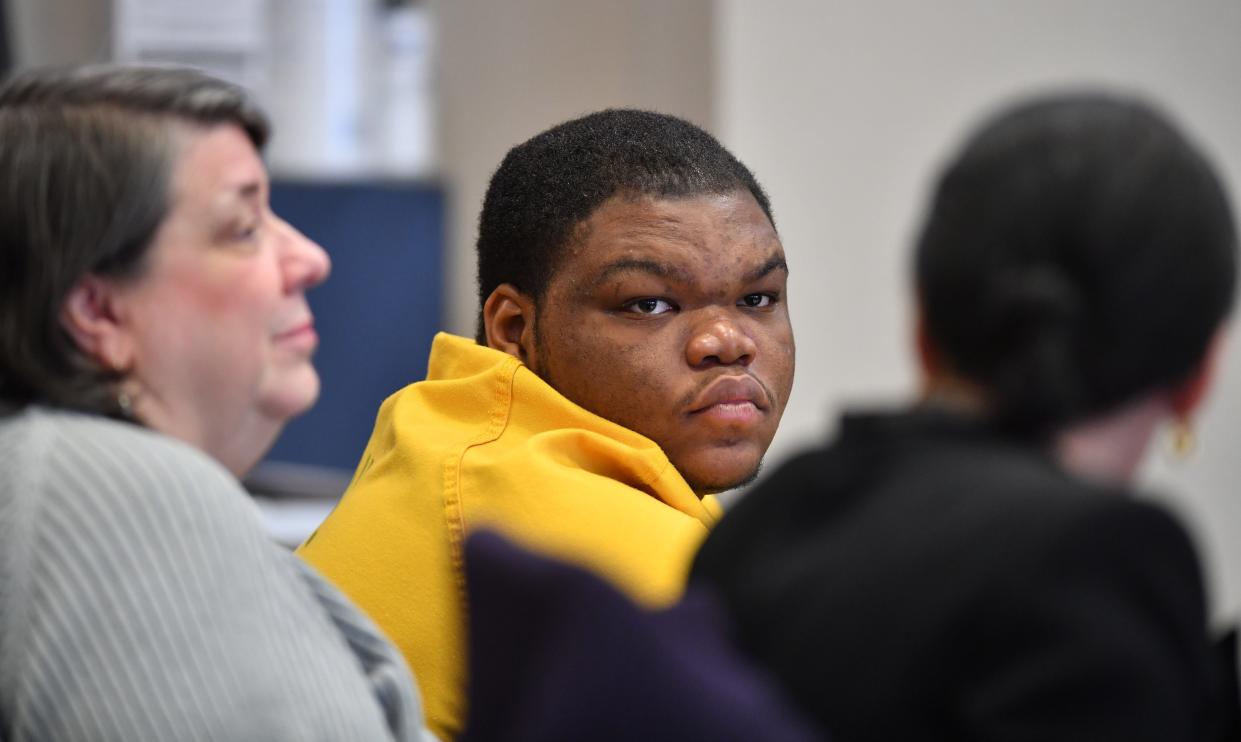 Darion Lee talks with his attorneys, Kathleen Kirwin, left, and Jamie Pasquali, right, during a sentencing hearing Wednesday, Jan. 3, 2024 in Sarasota.