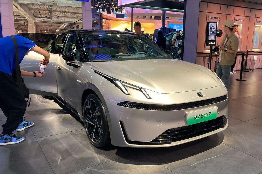 Lynk & Co 07 at Beijing motor show – front quarter