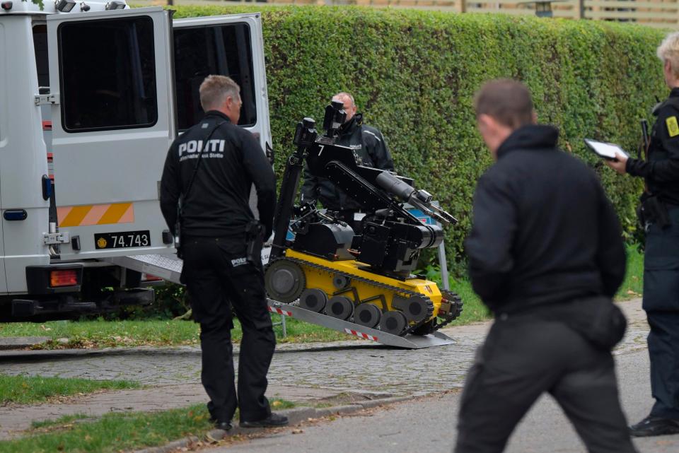 Bomb disposal experts outside prison in Copenhagen following Peter Madsen’s escapeRitzau Scanpix/AFP via Getty Ima