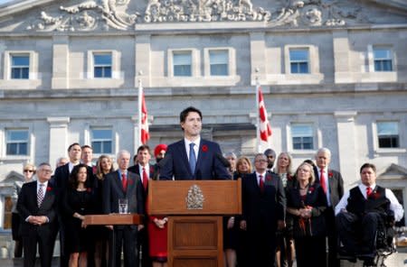 Prime Minister Justin Trudeau speaks to the crowds outside Rideau Hall after the Cabinet's swearing-in ceremony in Ottawa November 4, 2015. REUTERS/Blair Gable/File Photo