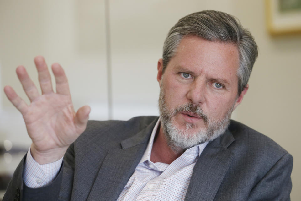 Jerry Falwell Jr. renunció a su cargo de presidente de la Liberty University, una de las mayores universidades evangélicas de Estados Unidos. (AP Photo/Steve Helber)