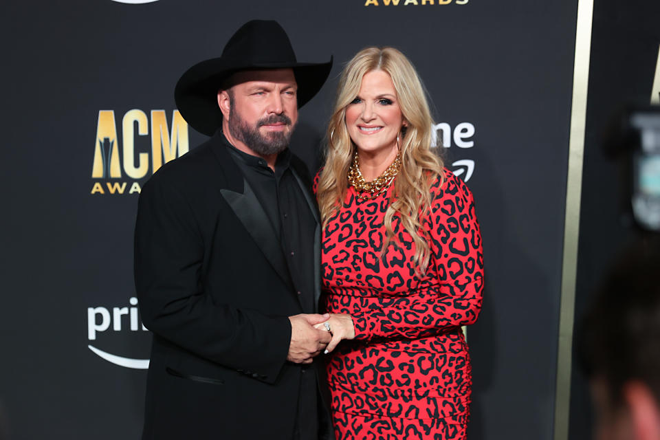 Garth Brooks holds hands with Trisha Yearwood