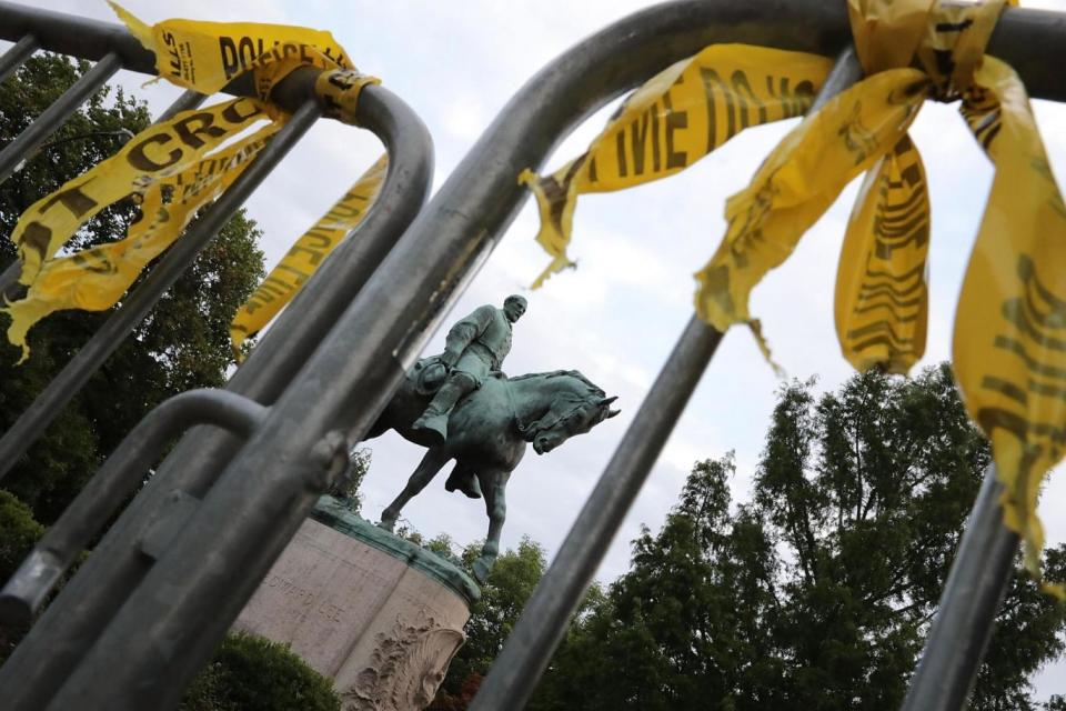 The statue of Confederate army general Robert E. Lee in Charlottesville, Virginia. (Getty Images)