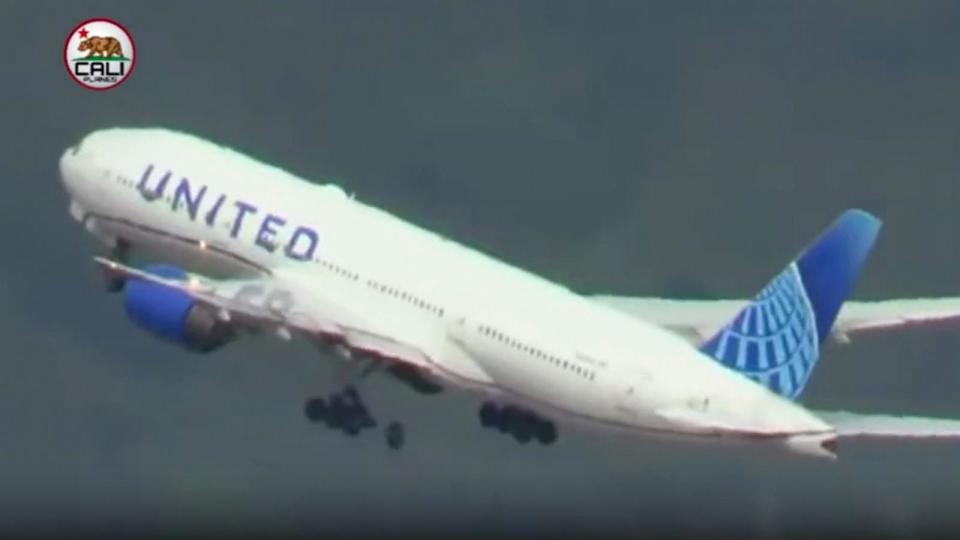 PHOTO: A United Airlines flight loses a landing gear tire as it takes off from San Francisco Airport, Mar. 7, 2024. (Cali Planes)