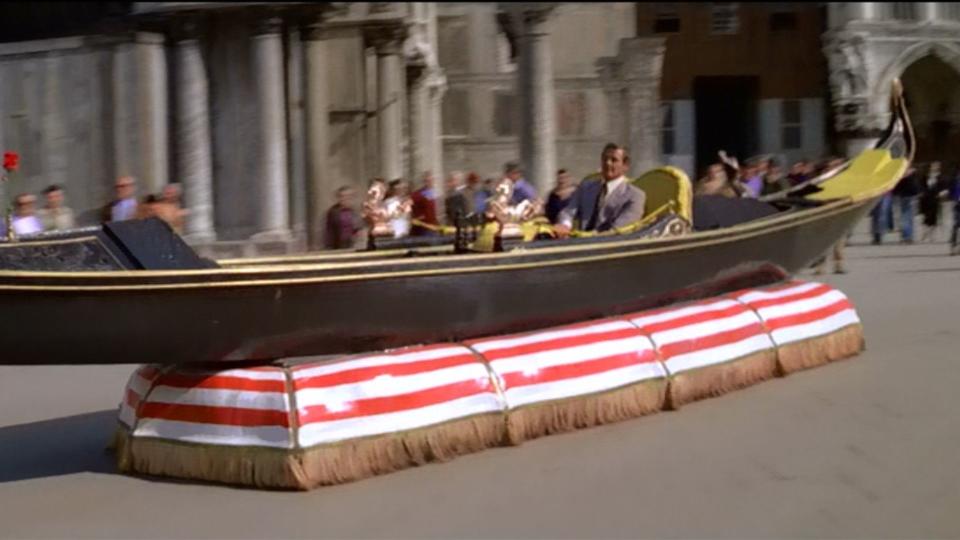 Gondola hovercraft (Moonraker)