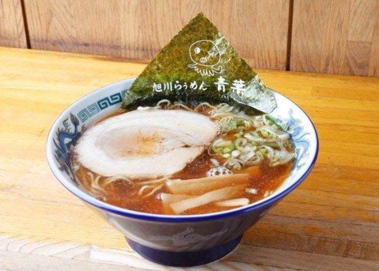 ▲「旭川拉麵」的老店「旭川拉麵青葉」的「正油拉麵（正油らぅめん）」