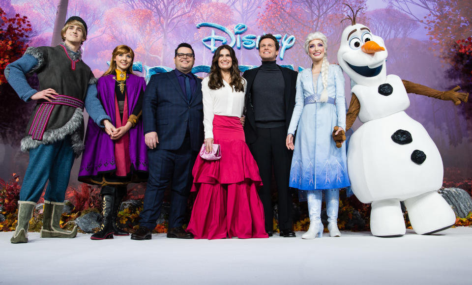 LONDON, ENGLAND - NOVEMBER 17:  Josh Gad (3rd L), Idina Menzel (4th L) and Jonathan Groff (3rd R) attend the 