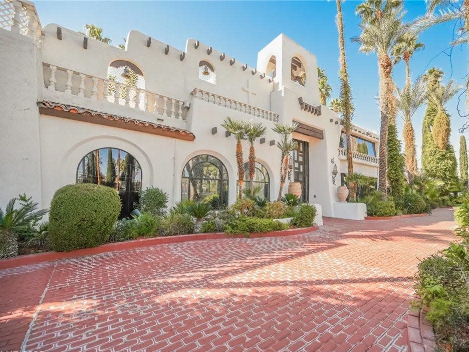 The exterior of Siegfried & Roy's mansion.