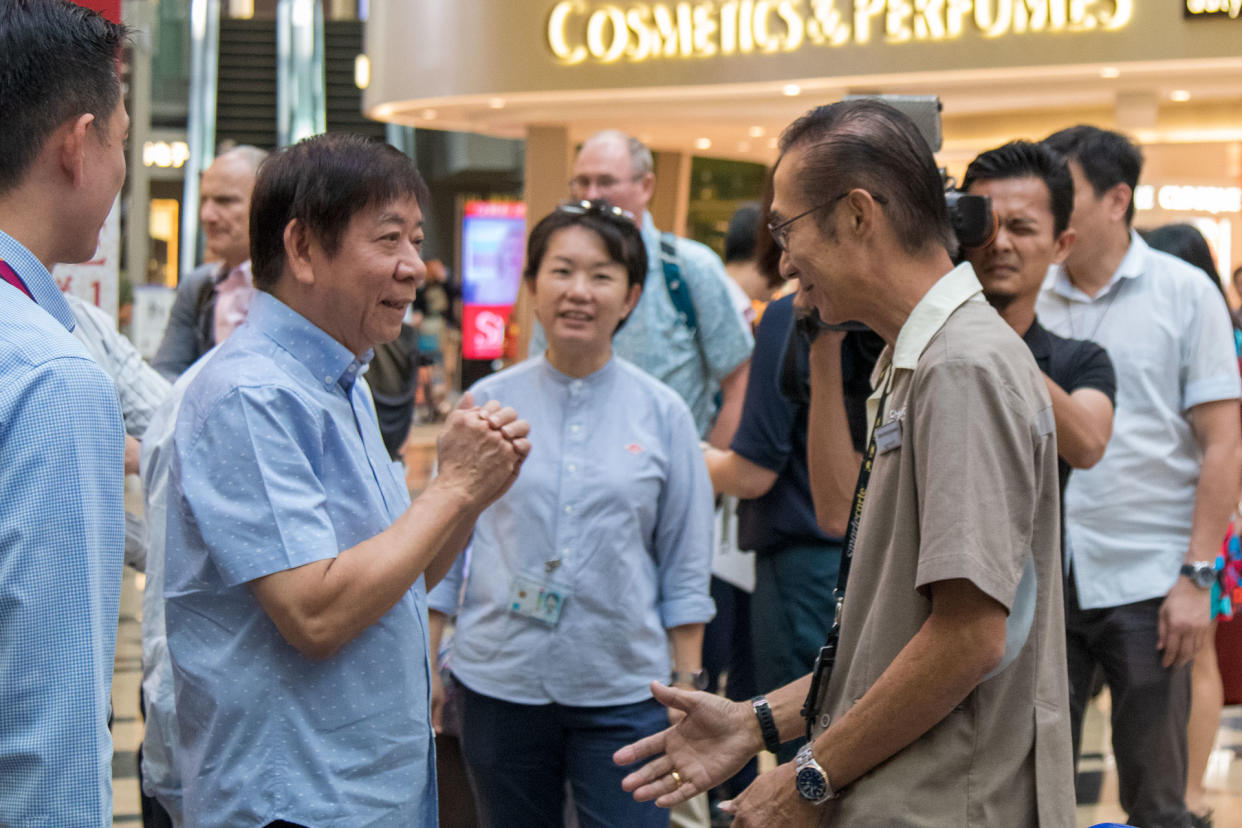 Transport Minister Khaw Boon Wan speaking with a trolley handler at Changi Airport's Terminal 3 transit area on 6 February 2020. (PHOTO: Dhany Osman / Yahoo News Singapore)