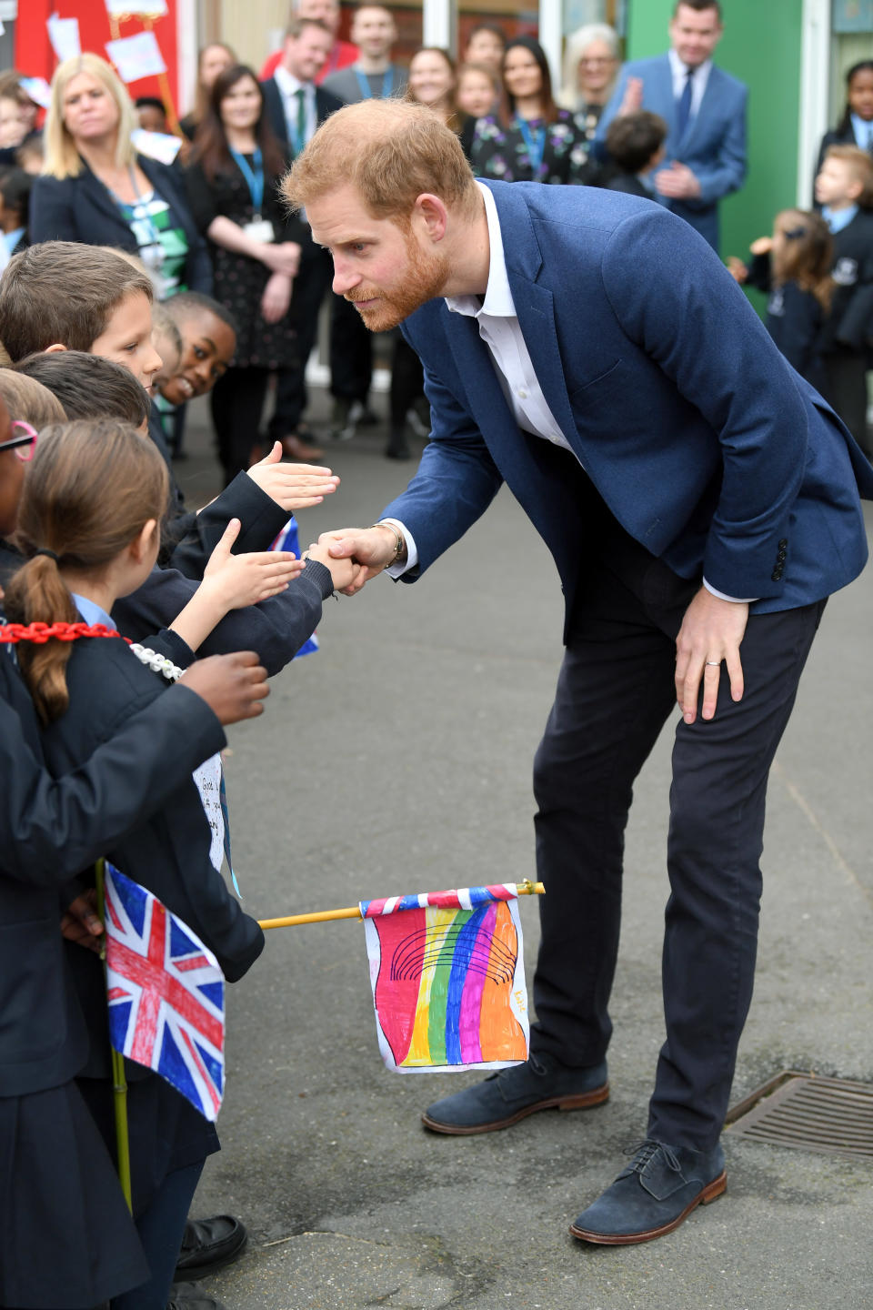 The royal is a natural with children.&nbsp; (Photo: Karwai Tang via Getty Images)