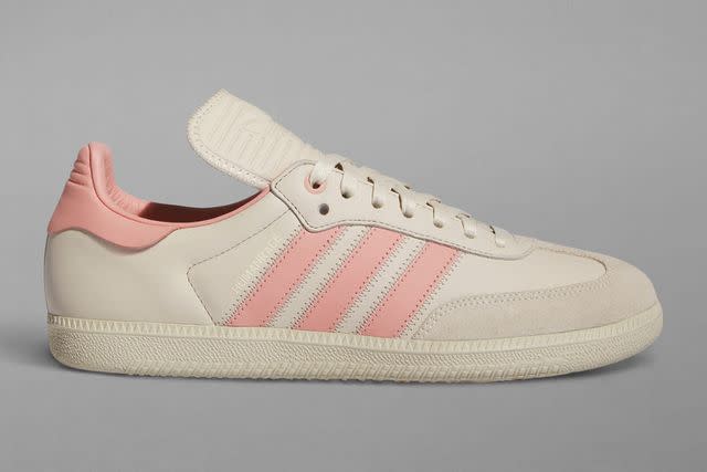 <p>adidas</p>