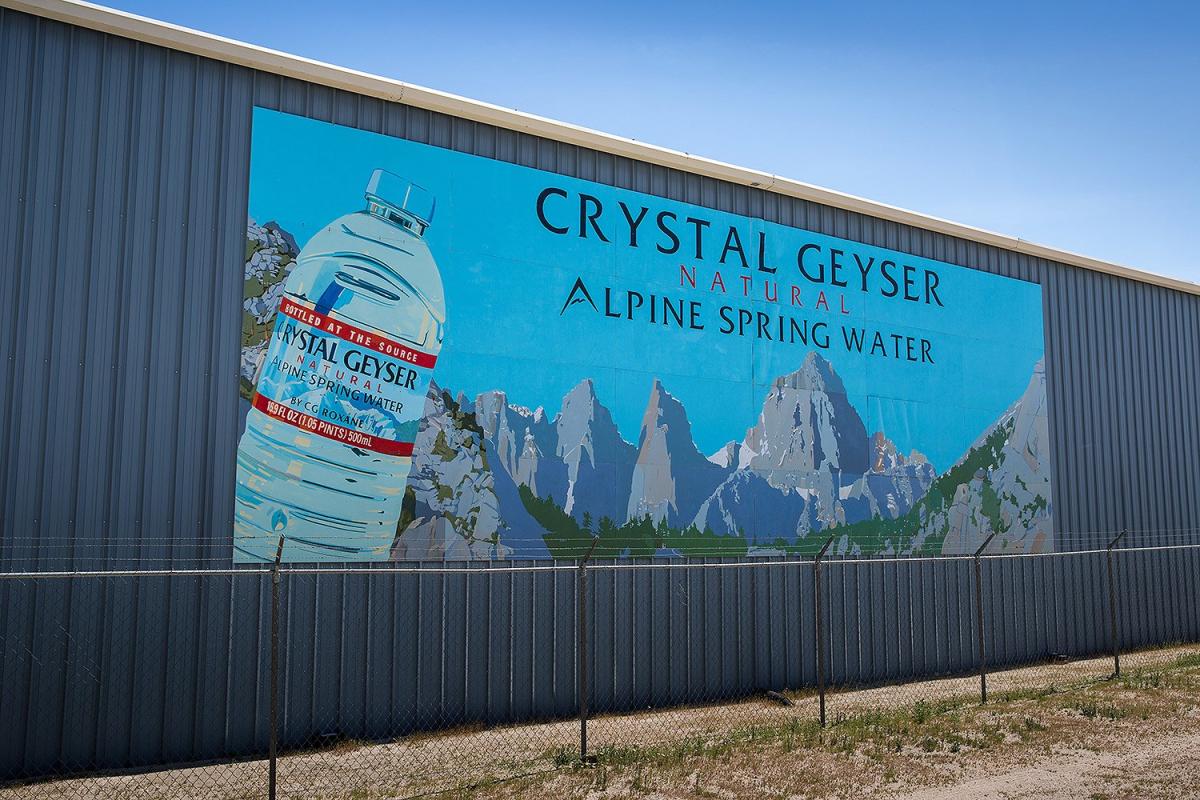 Water has. Crystal Geyser utal.