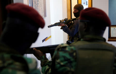 FILE PHOTO: Members of security forces secure a building at the scene where explosions and gunshots were heard at the Dusit hotel compound, in Nairobi, Kenya January 15, 2019. REUTERS/Baz Ratner/File Photo