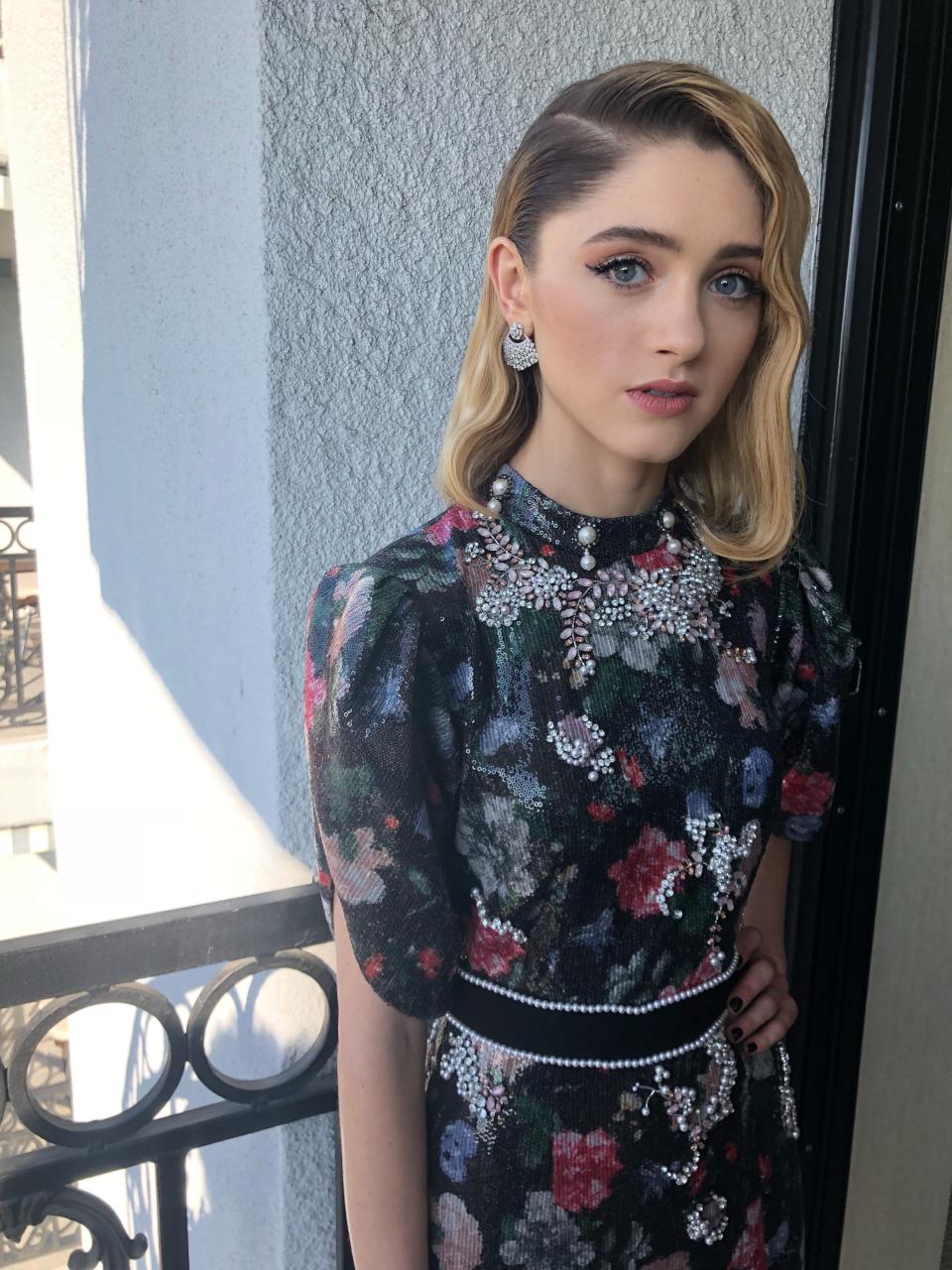 Stranger Things' Natalia Dyer is wearing three different mascaras at the 2018 Critics' Choice Awards, according to her makeup artist.