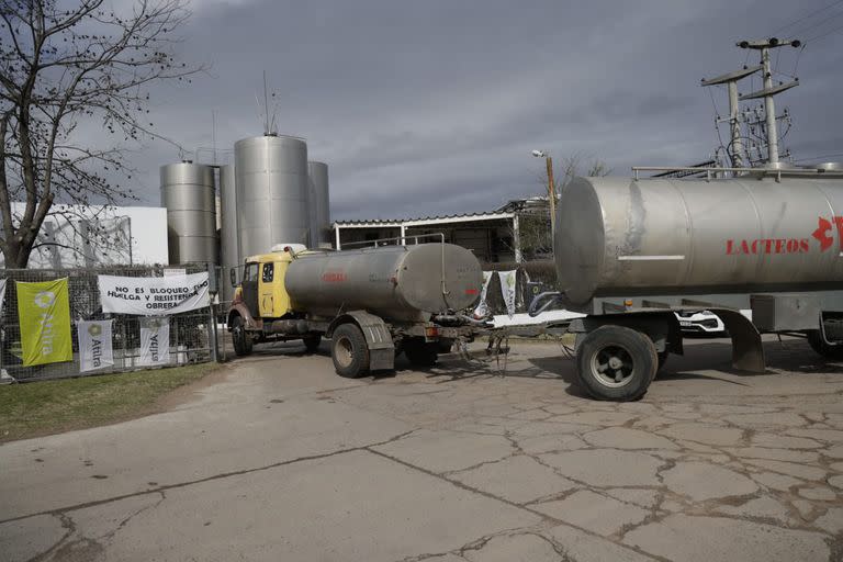 Cerca de las 14, un camión con leche ingresó a la planta para la elaboración de productos