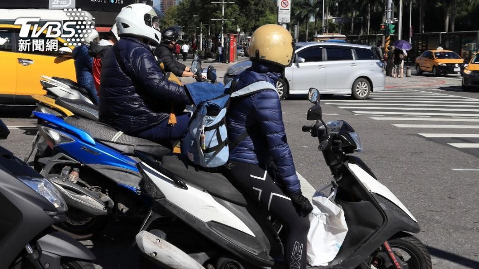 高科大學生確診，騎車回台北後傳染給母親。（示意圖，非當事人／shutterstock達志影像）