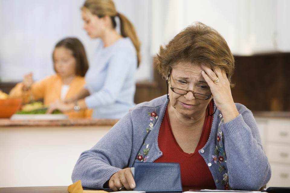 Hispanic women feel more anxious than the general population in the United States because in addition to working, they have to do housework, take care of children, care for the elderly, and help family members living in their country of origin. It happens.  (Photo Getty Images)