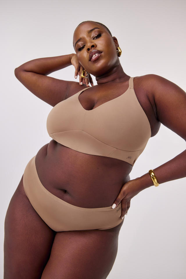 Lizzo Bares Almost All as She Boards a Private Jet in Shapewear from Her  New Yitty Line - Yahoo Sports