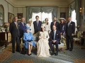 <p>El bautizo del pequeño George se celebró el 23 de octubre de 2013 en el palacio de St. James. Esta es la foto oficial del evento en la que posaron la familia real inglesa y la de Kate Middleton. (Foto: Jason Bell / AP). </p>