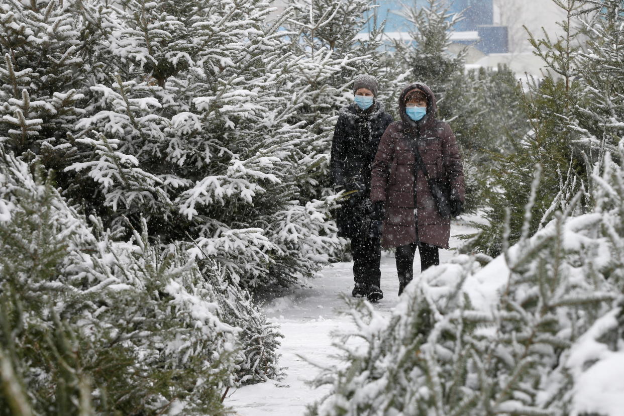 Werden so die Weihnachtsmärkte im COVID-Winter 2020 Deutschlands aussehen? (Bild: REUTERS/Valentyn Ogirenko)