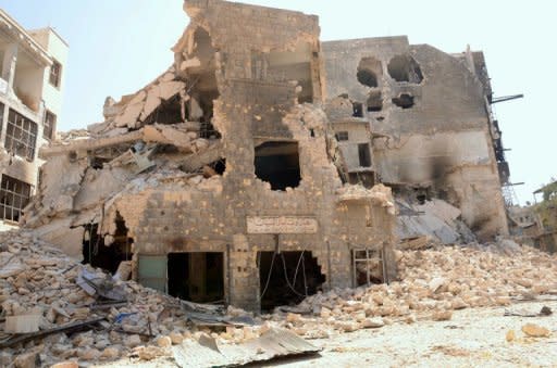 La aviación del régimen de Bashar al Asad bombardeó el centro de Alepo, la gran metrópoli del norte, matando al menos a cinco personas, incluidos tres niños de una misma familia, y dañando edificios, según el OSDH. (AFP | -)