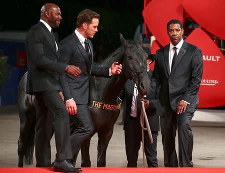 Actors Denzel Washington and Chris Pratt pose with a horse during the red carpet of the movie "The Magnificent Seven" at the 73rd Venice Film Festival in Venice, Italy September 10, 2016. REUTERS/Alessandro Bianchi