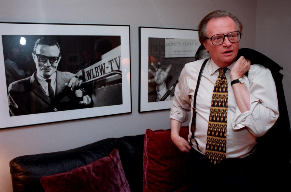 DATE TAKEN: 4/22/97--- Larry King looks at a photo of himself which hangs in his office. It shows King at the age of 27 during his first job in television, at WLBW in Miami. ORG XMIT: UT44455