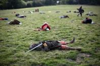 Re-enactors participate in a demonstration before a re-enactment of the the Battle of Hastings on the 950th anniversary of the battle, in Battle, Britain October 15, 2016. REUTERS/Neil Hall