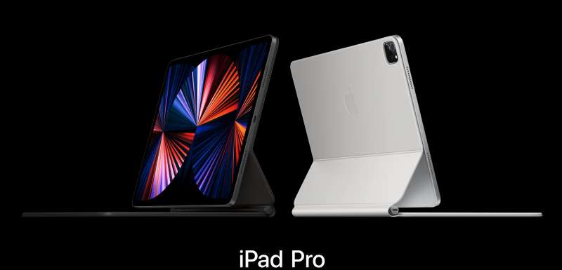換裝M1晶片的iPad Pro與白色新款巧控鍵盤。（翻攝蘋果官網）