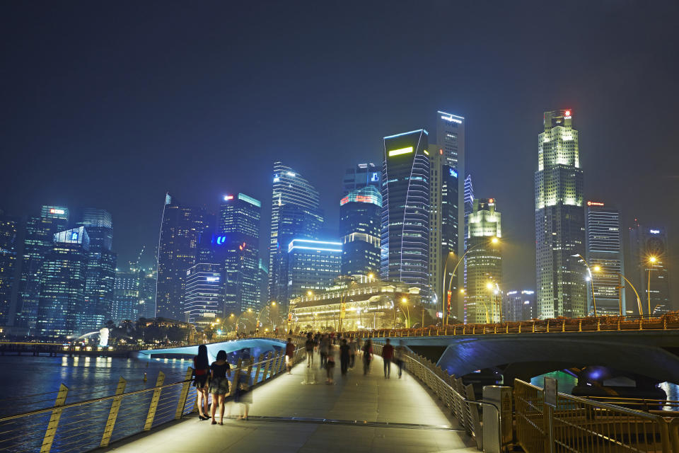 <p>El podio de las ciudades más seguras del mundo lo cierra Singapur con 80,7 puntos. Es la segunda mejor valorada en las categorías de seguridad digital, sanidad e infraestructuras. (Foto: Getty Images).</p> 