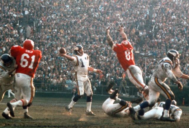 Minnesota Vikings QB Joe Kapp at line of scrimmage during game vs News  Photo - Getty Images