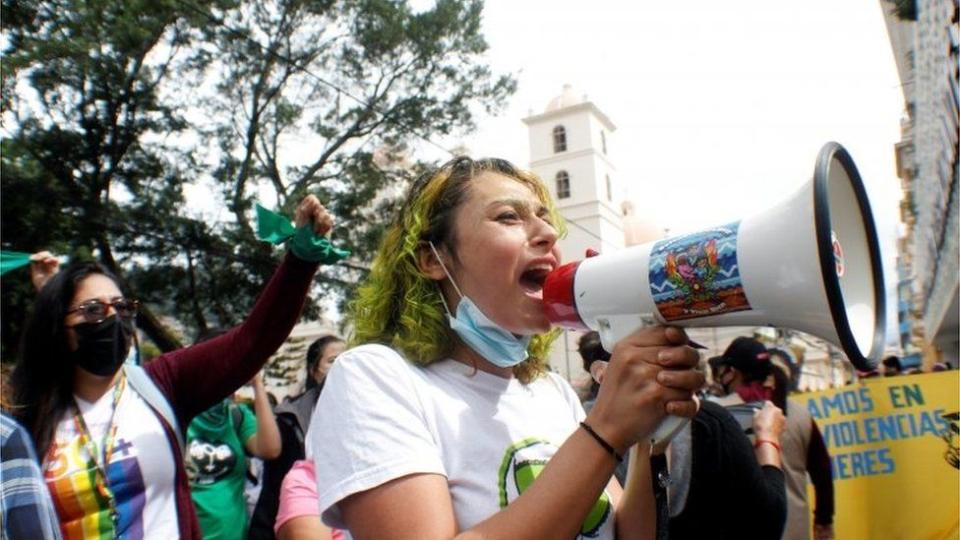 Mujeres en Honduras protestando contra la la incorporación a nivel constitucional de la prohibición del aborto