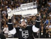 Los Angeles Kings' Justin Williams celebrates with the Stanley Cup after the Kings defeated the New York Rangers in Game 5 of their NHL Stanley Cup Finals hockey series in Los Angeles, California, June 13, 2014. REUTERS/Lucy Nicholson (UNITED STATES - Tags: SPORT ICE HOCKEY)