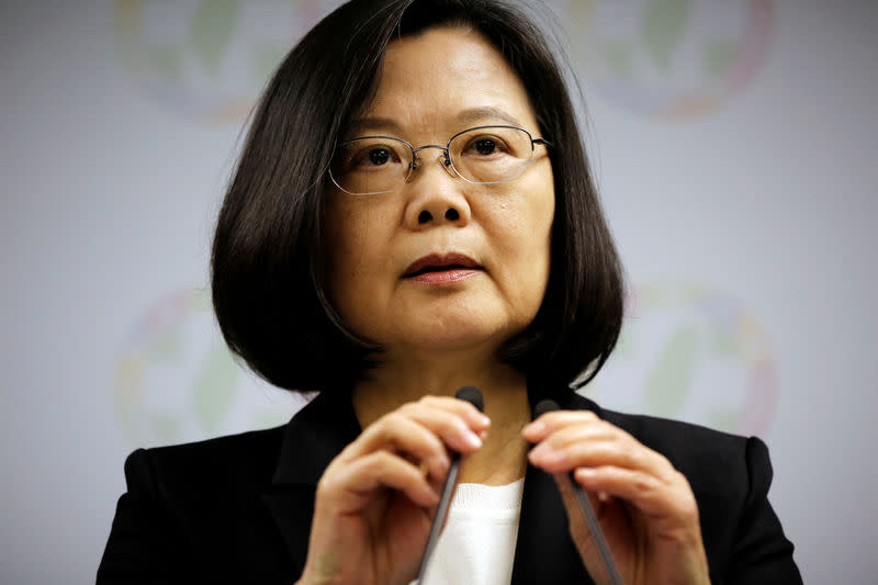 La présidente taiwanaise Tsai Ing-wen a renoncé à ses fonctions à la tête du Parti démocrate progressiste (PDP), favorable à l'indépendance, après la sévère défaite subie samedi aux élections municipales. /Photo prise le 24 novembre 2018/REUTERS/Ann Wang