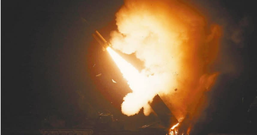 韓國和美國5日在聯合軍演中發射飛彈。（圖／路透）