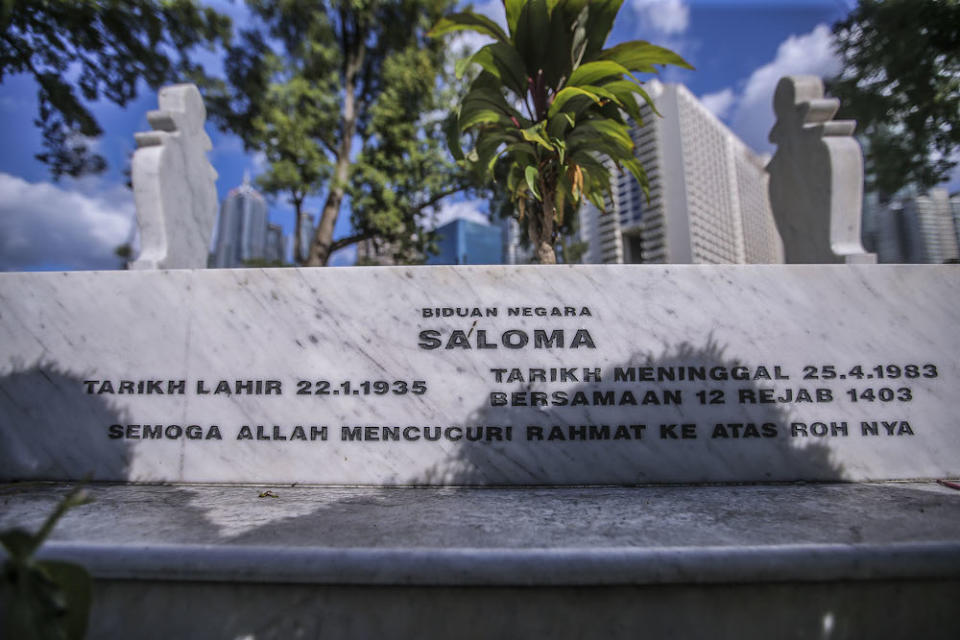 Actress/singer Saloma is buried at the Jalan Ampang Muslim Cemetery too. The walkway is named after her. — Picture by Hari Anggara