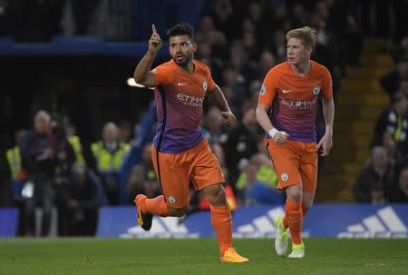 Britain Soccer Football - Chelsea v Manchester City - Premier League - Stamford Bridge - 5/4/17 Manchester City's Sergio Aguero celebrates scoring their first goal with Kevin De Bruyne Reuters / Toby Melville Livepic