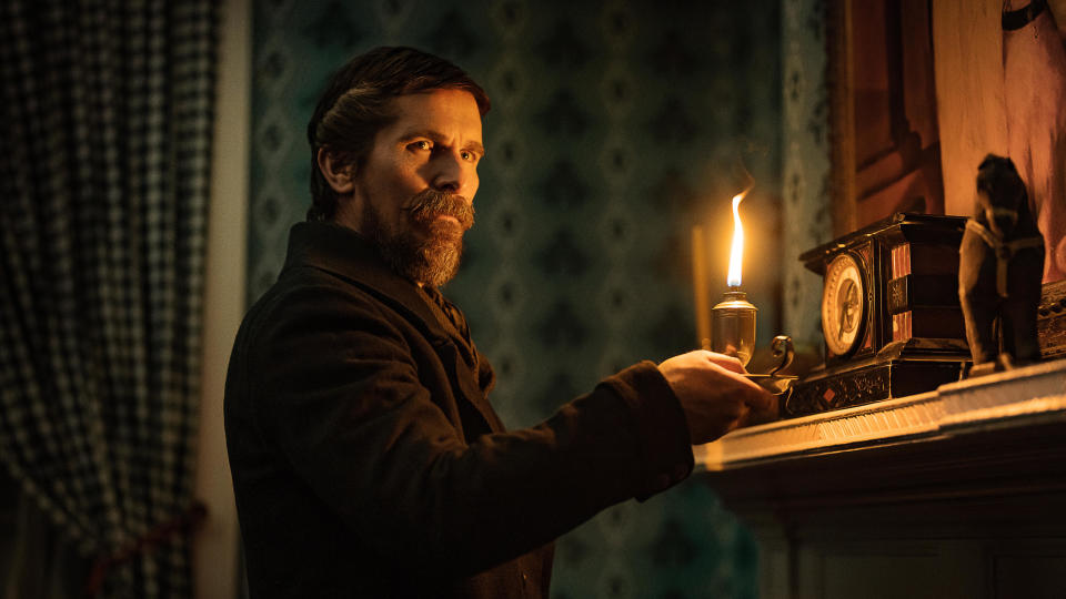 Christian Bale plays detective Landor in Gothic thriller The Pale Blue Eye. (Netflix)