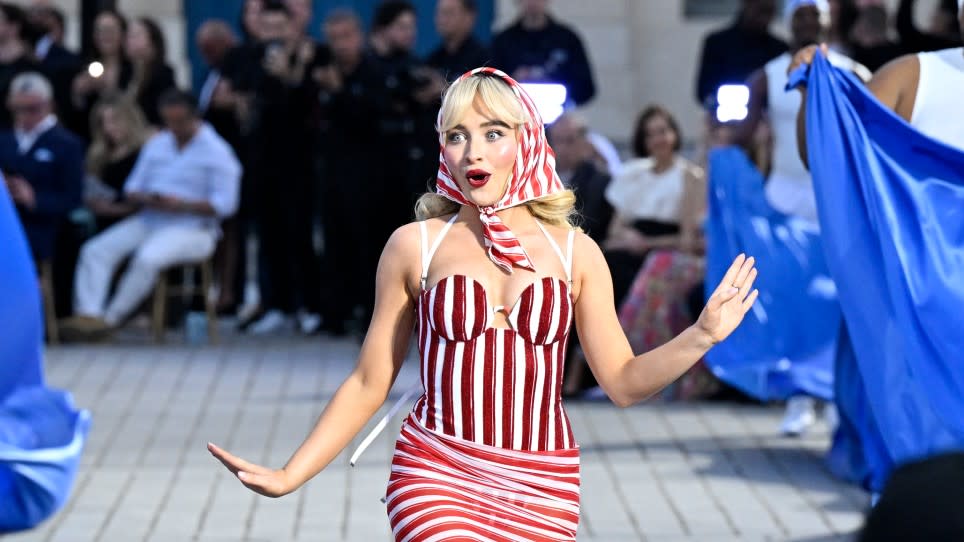  Sabrina Carpenter walks the runway during Vogue World: Paris at Place Vendome on 23 June 2024 in Paris, France. 