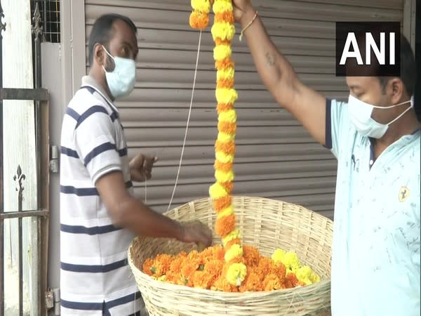 Visual of flower sellers in Karnataka's Shivamogga flower market. (Photo/ANI)