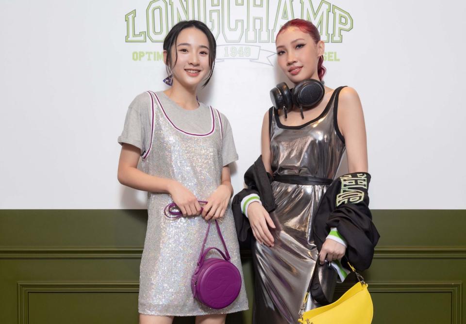 （左起）李沐、Karencici出席LONGCHAMP 2024春夏新品預覽會。（LONGCHAMP提供）