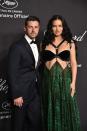 <p>La brasileña, quien está esperando su tercer hijo, presume su pancita de embarazada en un vestido revelador en Cannes.</p> <p>La modelo desfiló en la alfombra roja acompañada de su pareja <strong>Andre Lemmers</strong>.</p>