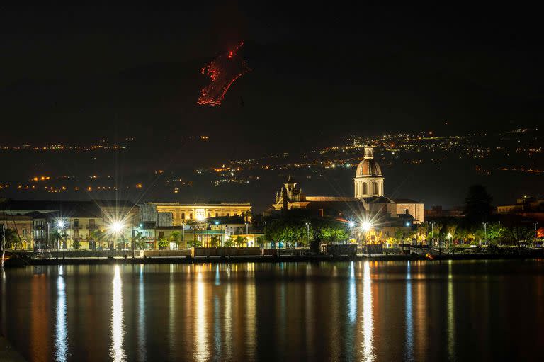 Impactantes imágens de la erupción del volcán Etna