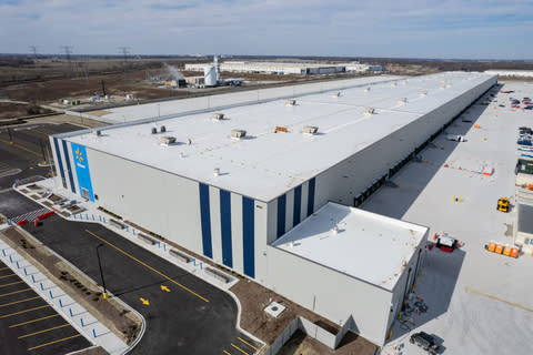 The new 492,000 square foot facility will bring nearly 700 additional jobs to the Minooka area.  (Photo: Business Wire)